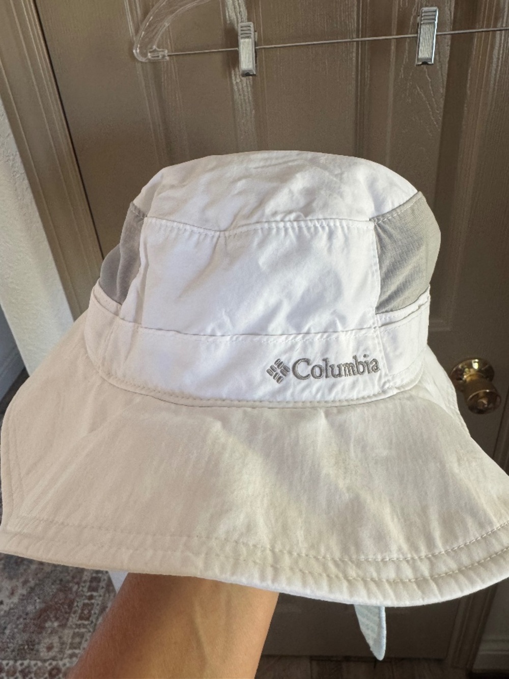 White Columbia Omni Freeze hat - one size